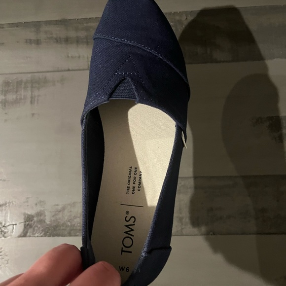 TOMS - Picture 5 of 11